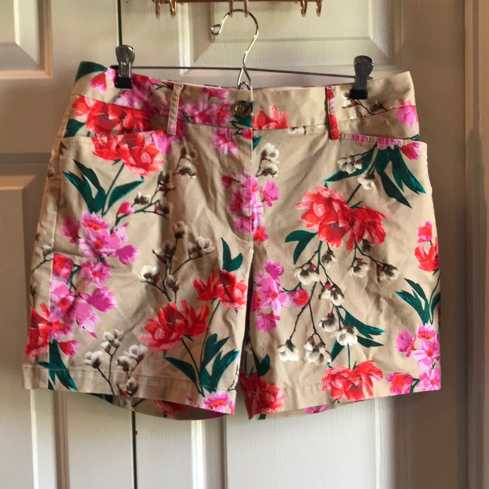 Lands’ End mid-rise shorts size 10